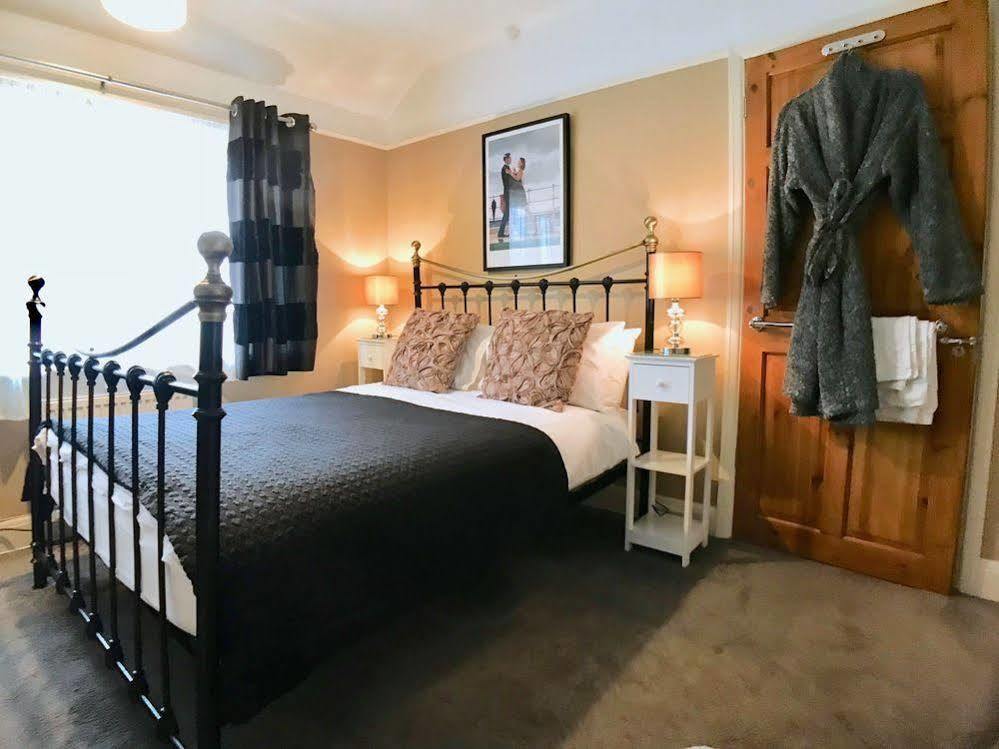Sw Bed & Breakfast Swindon Eksteriør billede
